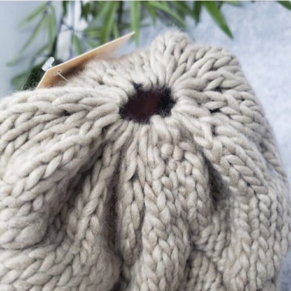 NWT L.I.B New York | Beige Knit Ponytail Beanie Hat - Picture 2 of 4